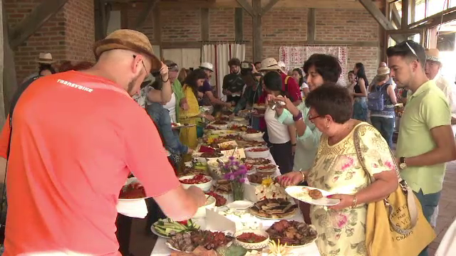 Brunch săsesc, într-un sat ascuns printre dealuri și păduri