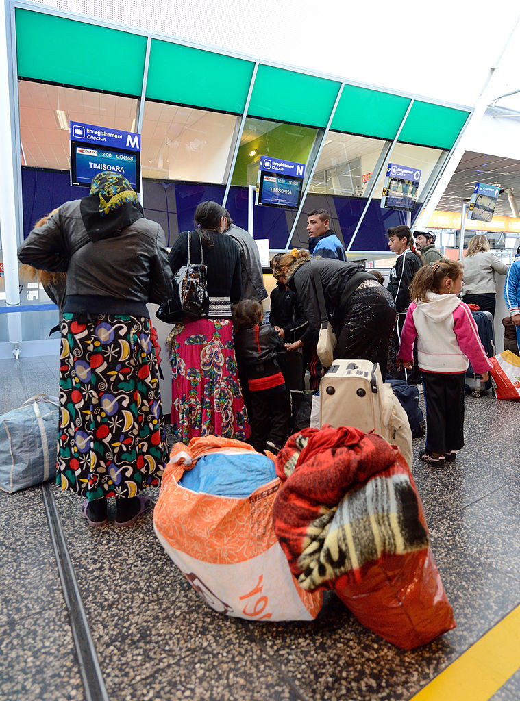 Francezii cer 8 ani de detenție pentru țiganii români care își învățau copiii să fure