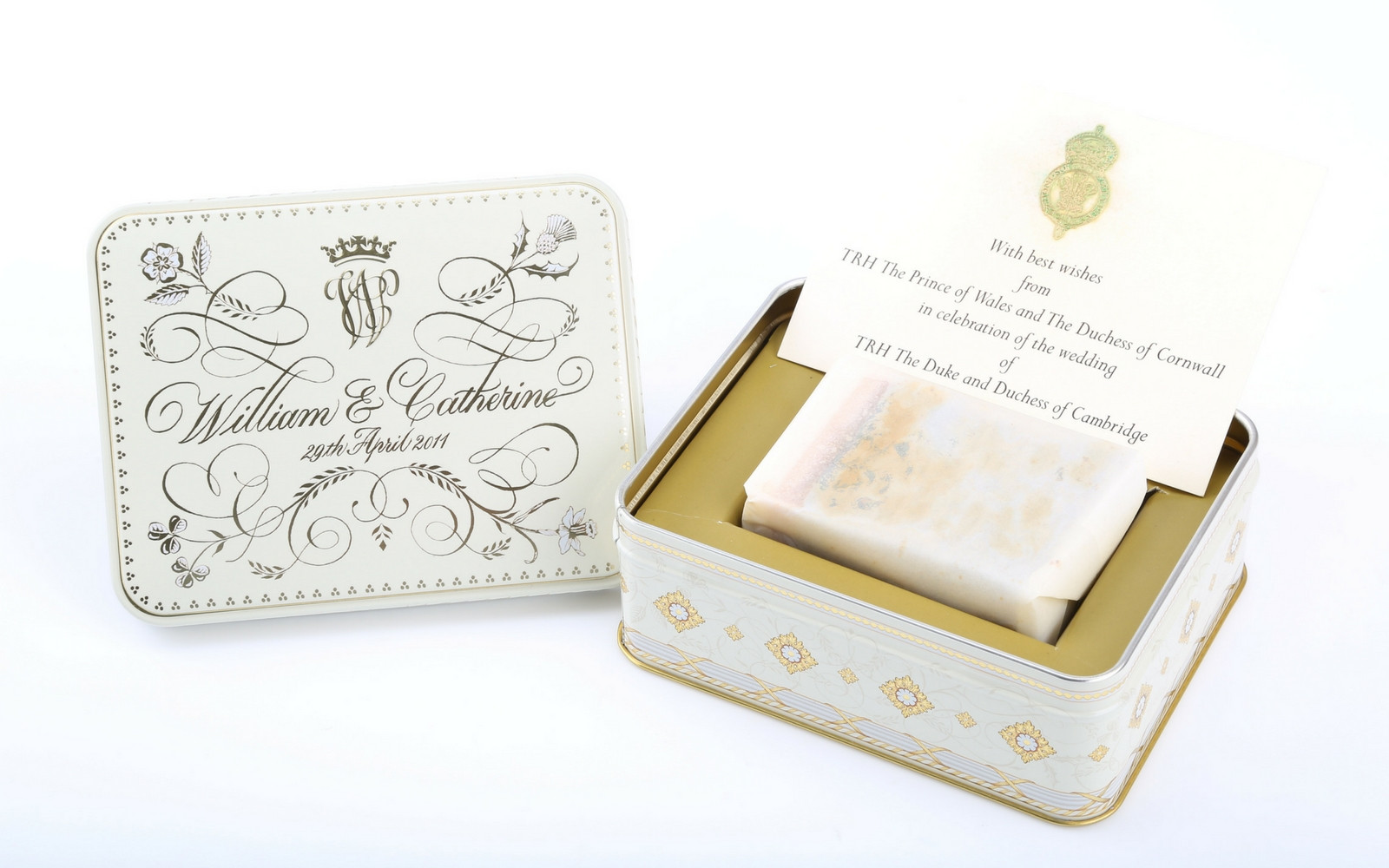 Felie de tort, de la nunta Prințului William, scoasă la licitație