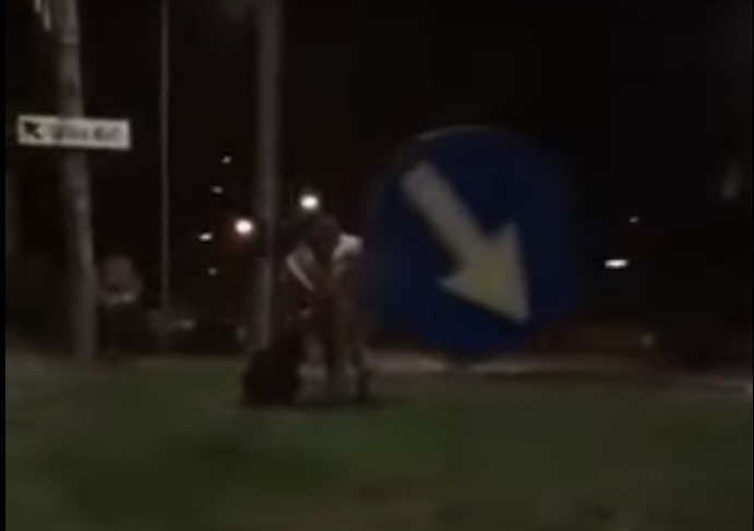Doi tineri, prinşi de poliţie făcând sex într-un giratoriu din Cluj. VIDEO