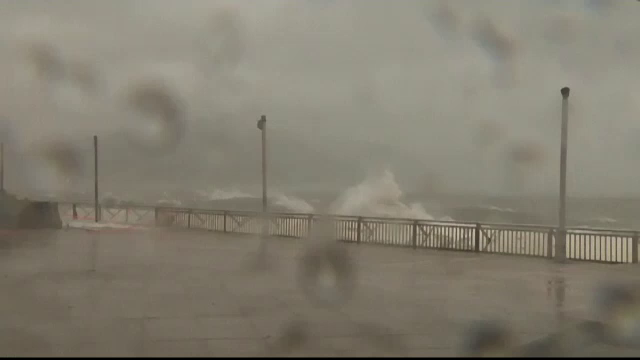 Sudul Chinei, lovit de o furtună tropicală. Vântul a atins 110 km/h