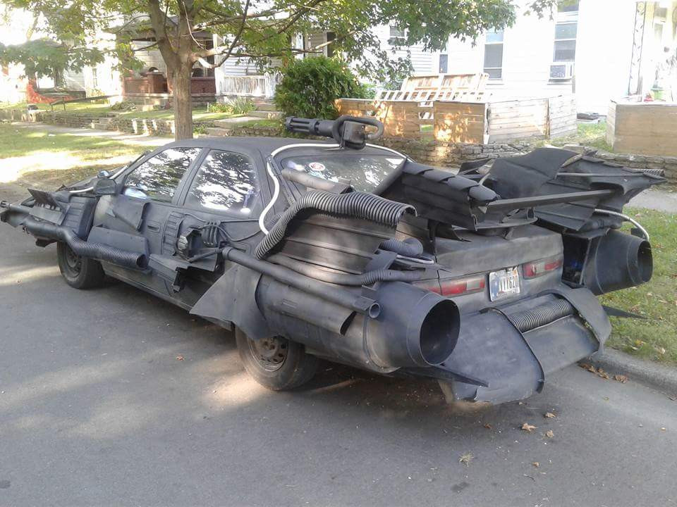 A transformat o banala Toyota Camry intr-un Batmobil! Cum arata acum masina