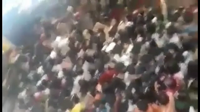 Îmbulzeală pentru burgeri la reducere. Ce au primit primii 80 de clienți