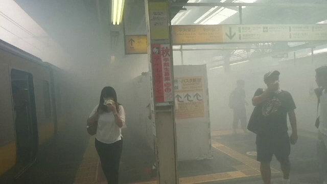 Stație de metrou din Japonia, cuprinsă de un nor uriaș de praf