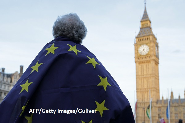 Efectul neașteptat al Brexitului. Britanicii părăsesc Regatul cu zecile de mii