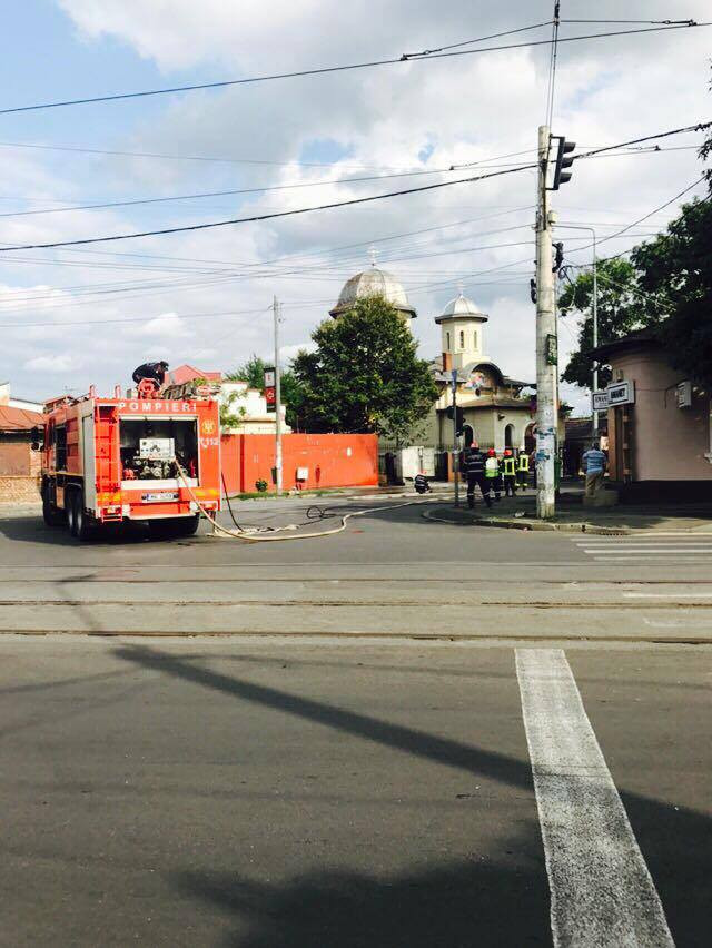 Incendiu în subteran și la suprafață, în București. Un muncitor a provocat dezastrul