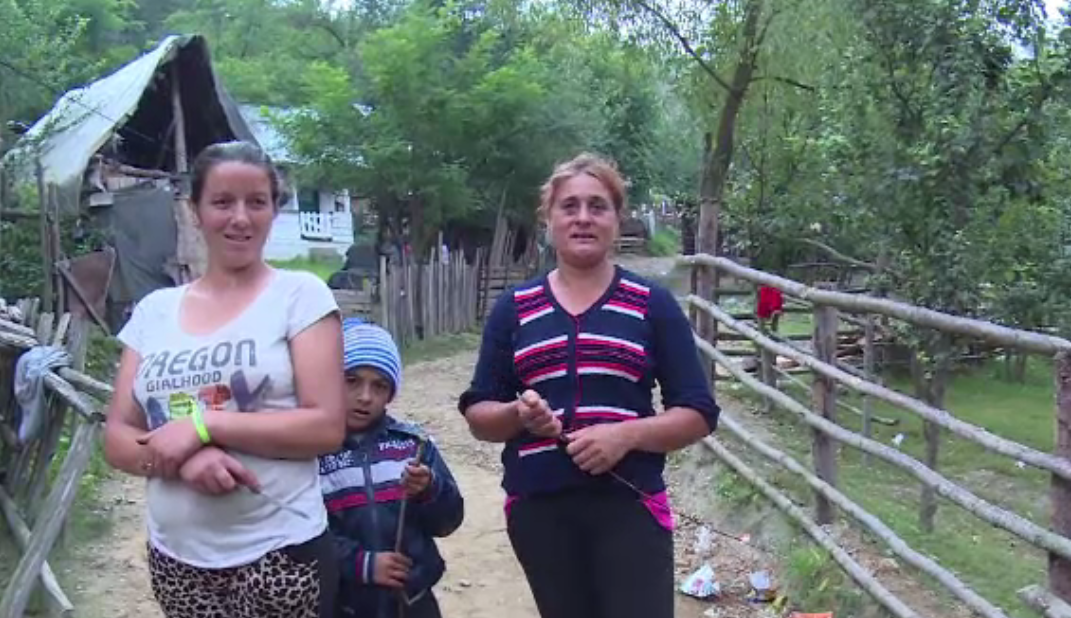 "Stăm, ne odihnim, acum mănânc nişte seminţe". Motivul pentru care primarul i-a lăsat fără ajutoare sociale