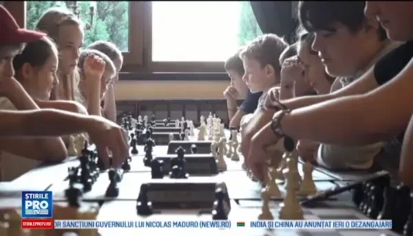 Competiție de șah la un castel din Baia Mare. Peste 100 de copii s-au duelat