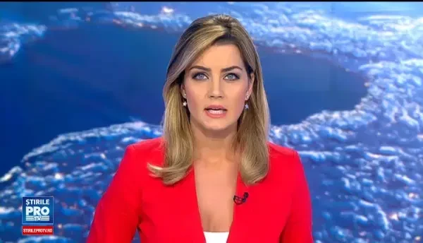 Incendiu în Capitală. Deflagraţia a pornit de la cablurile electrice din subteran. FOTO