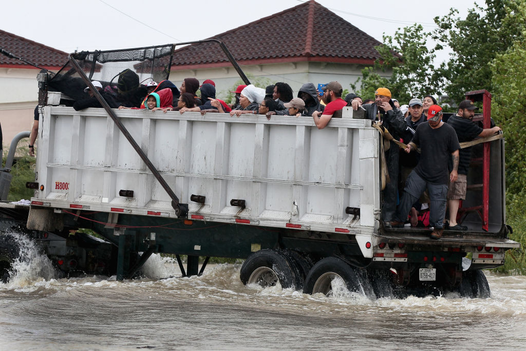 oameni evaucati in Houston