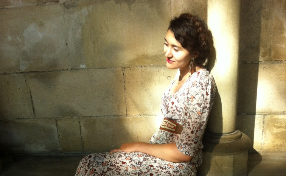 Alegeri parţiale pentru Senatul Franţei, la care candidează şi o tânără romă din România