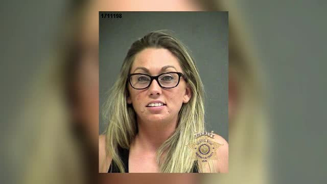 Un copil a sunat la 911 pentru a reclama că mama sa conduce beată mașina