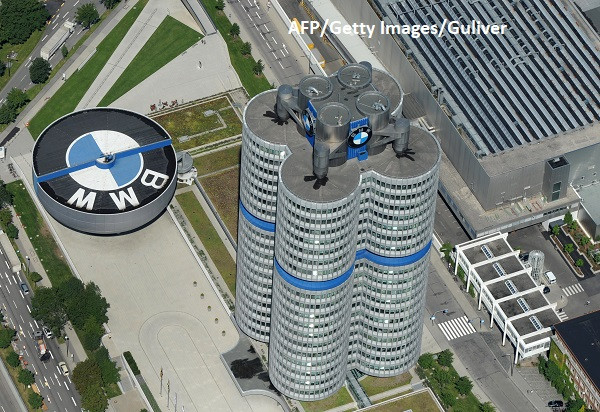 BMW a prezentat versiunea electrică a modelului MINI. Când apare mașina pe piață