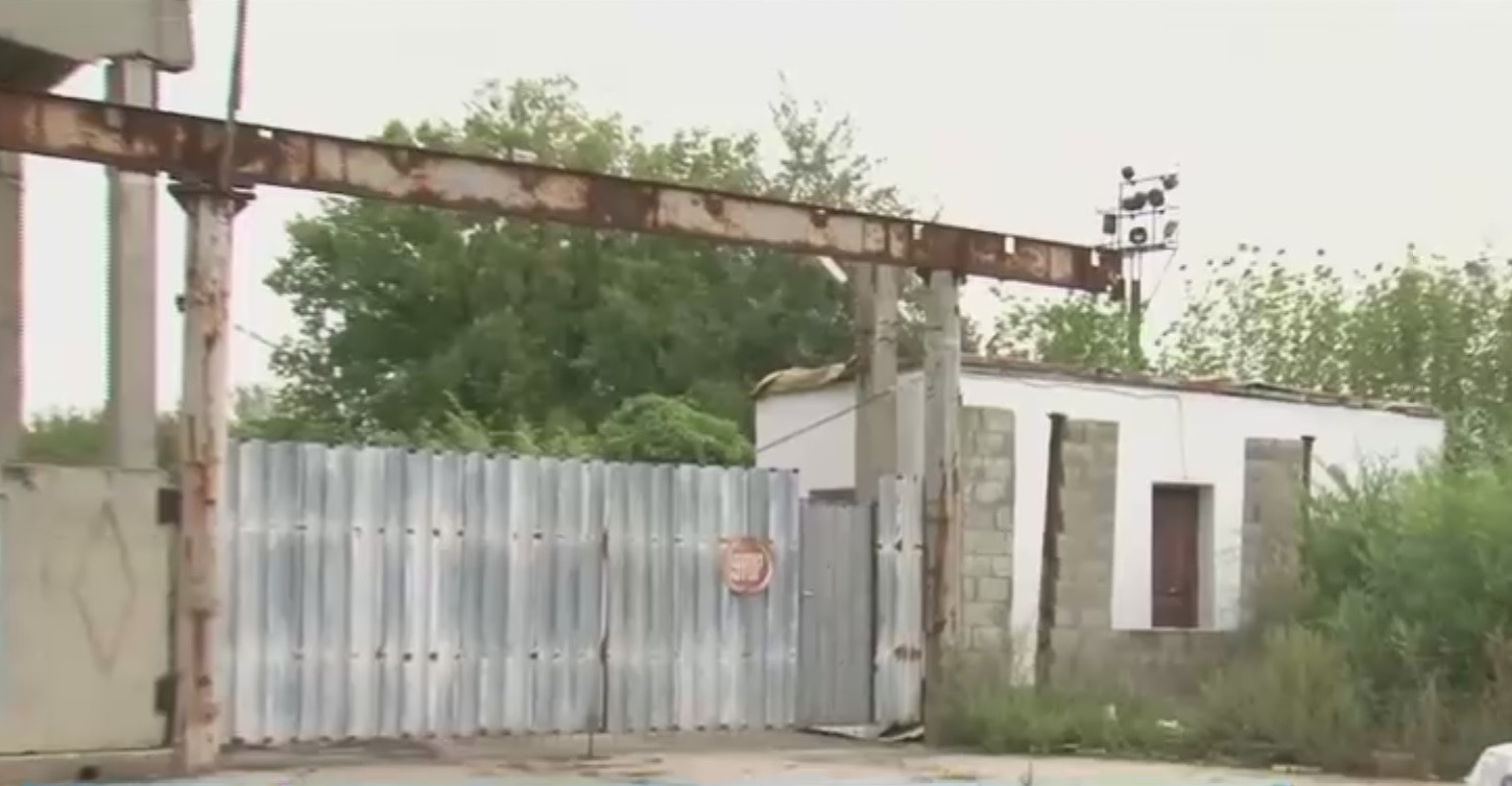 Copil torturat fiindcă a intrat în curtea unei fabrici. Ce i-a scris patronul pe frunte