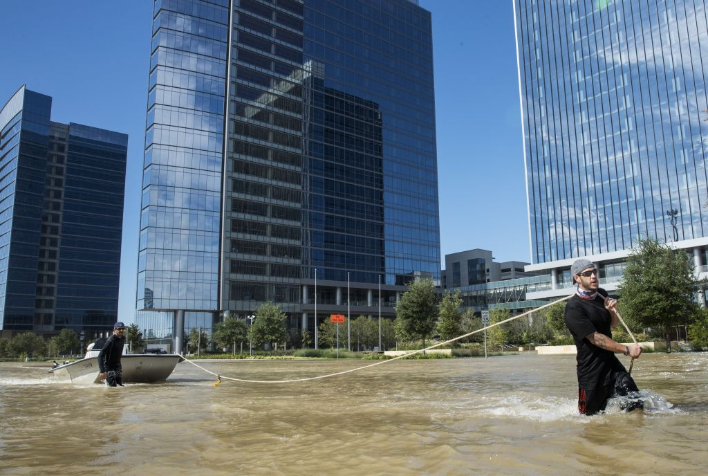 Uraganul Harvey, bilanț modificat: 37 de morți. Pericol de explozie la o uzină chimică