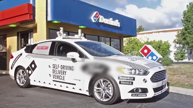 Pizza s-ar putea livra singură, fără a mai fi nevoie de un șofer. Cum va fi transportată