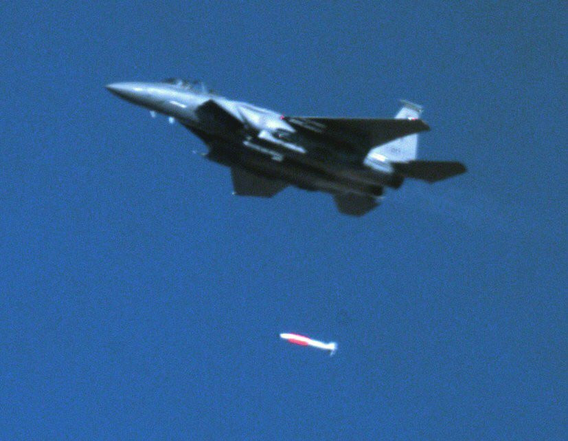 Cea mai puternică bombă nucleară, testată în SUA. Şi avioanele româneşti o pot lansa