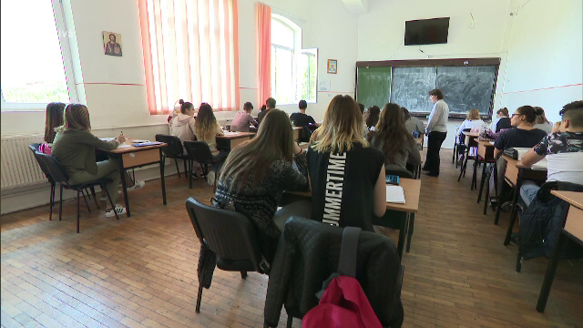 Profesorii au primit doar o creștere salarială ”pe hârtie”, din cele două majorări promise