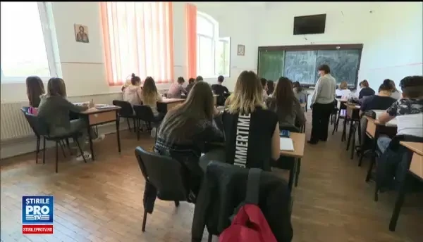 Profesorii au primit doar o creștere salarială pe hârtie, din cele două majorări promise