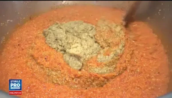 Rețeta pentru o zacuscă de poveste. Secretele producătorilor din Valea Sebeșului