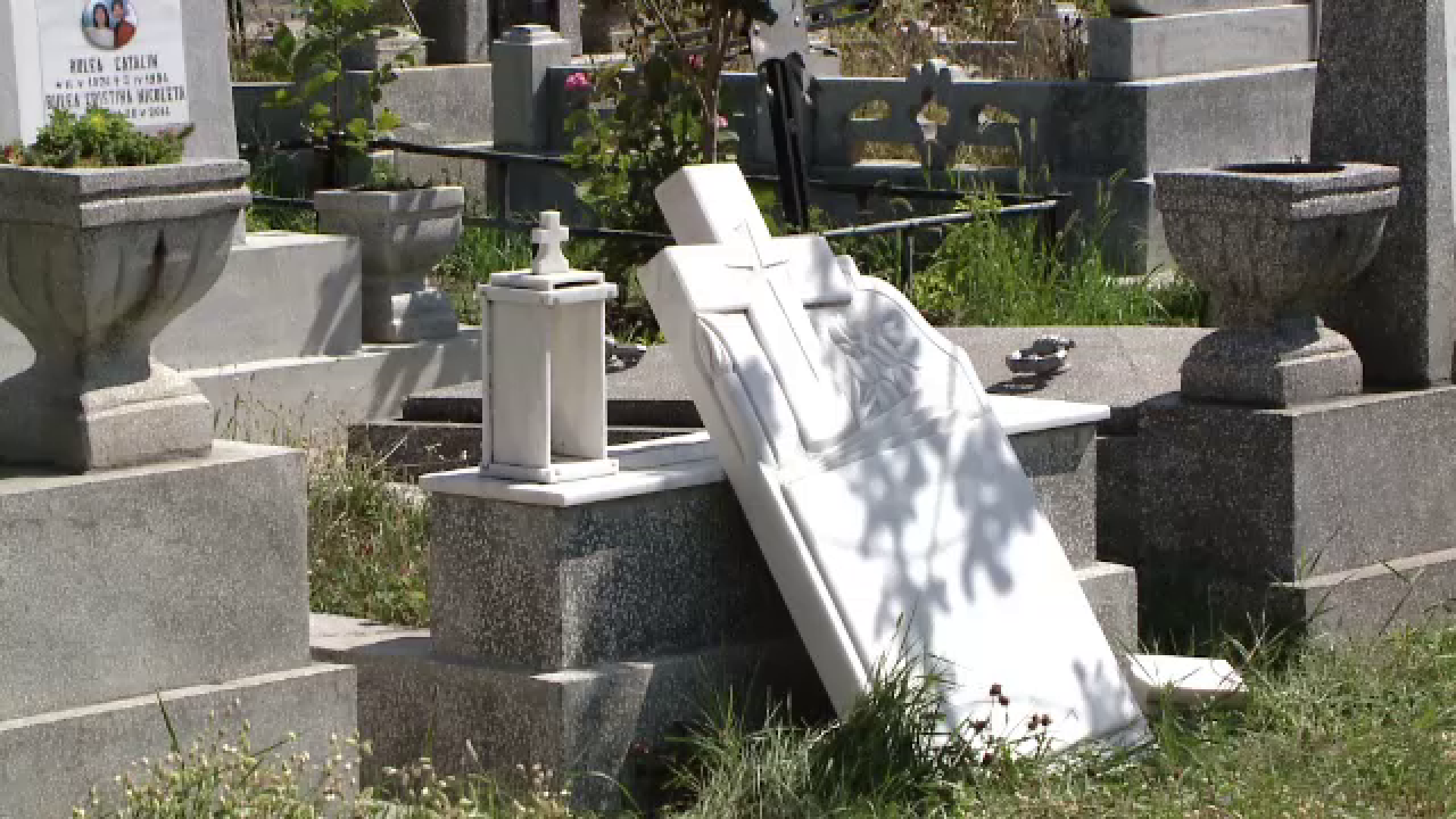 Accident sinistru într-un cimitir din Iași. Cum a fost rănit un copil de o piatră funerară