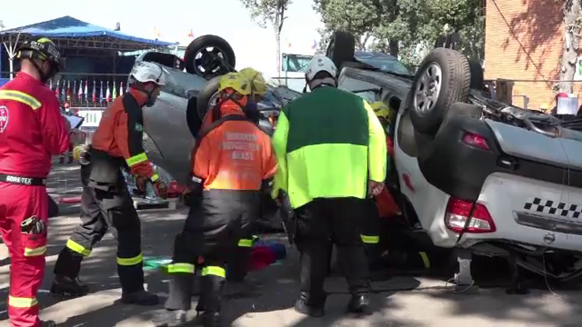 Concurs internațional de descarcerare, la Târgu Mureș. La ce probe sunt supuși pompierii