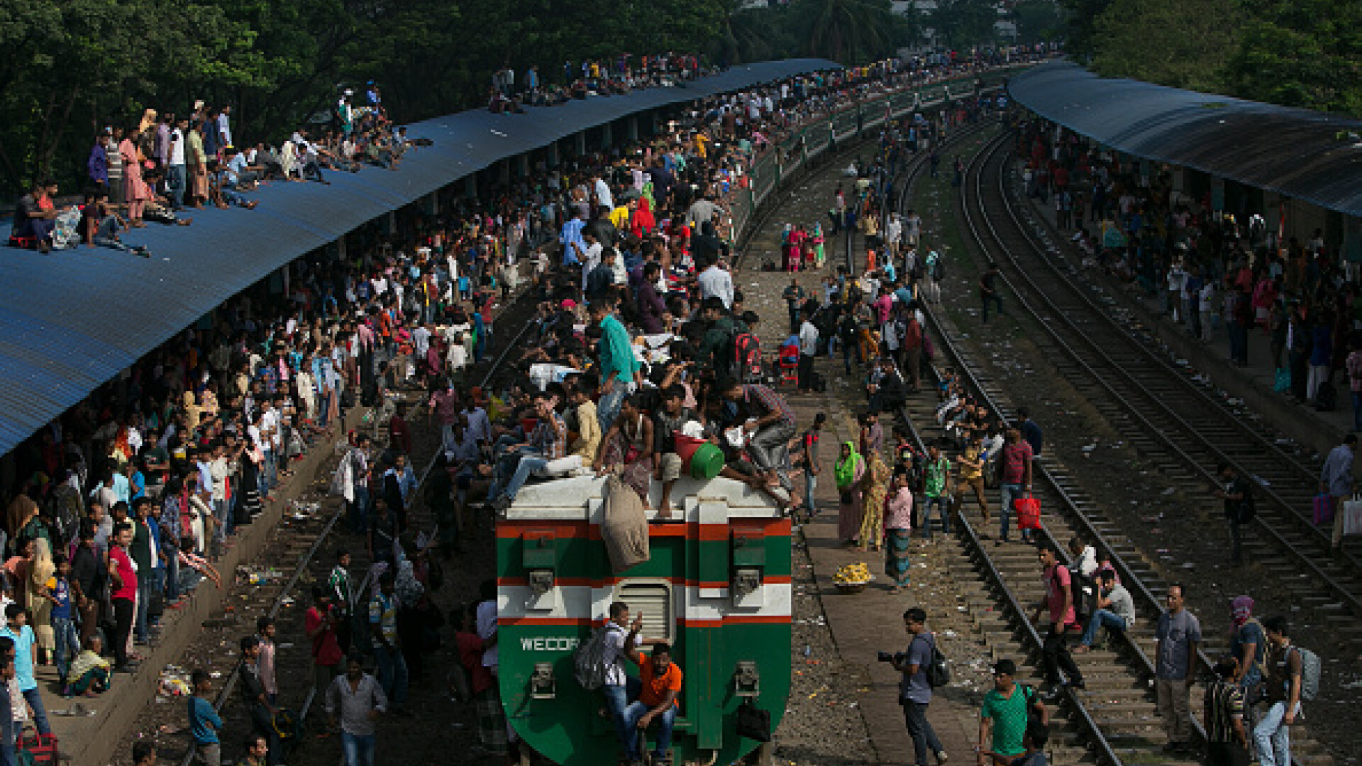 Mii de oameni au călătorit pe trenuri. Scenele surprinse intr-unul dintre cele mai aglomerate orașe din lume