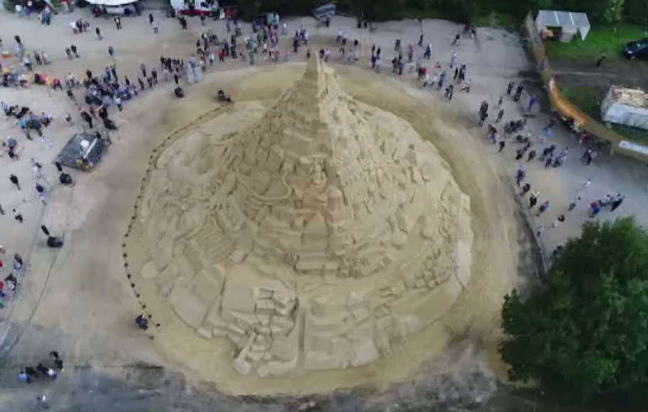Castel de nisip de Cartea Recordurilor la Duisburg. S-au folosit 3.500 tone de nisip