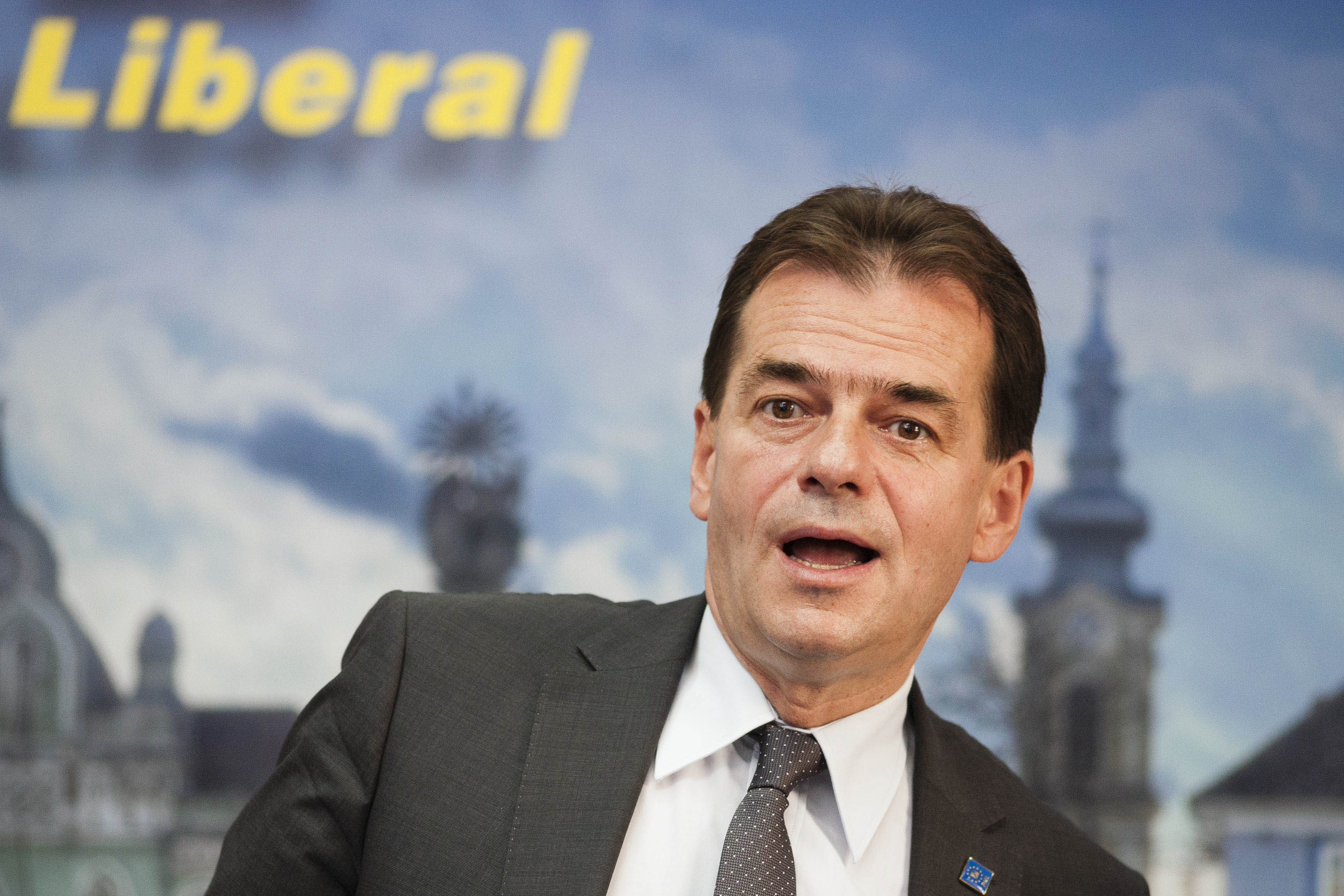 Opoziția din Parlament vrea să încerce imposibilul. Mobilizare la vot împotriva Guvernului Dăncilă