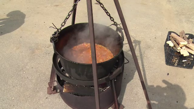 Festivalul "Zup la Râşnov" i-a atras pe turişti la munte. Bucătarii şi-au demonstrat măiestria