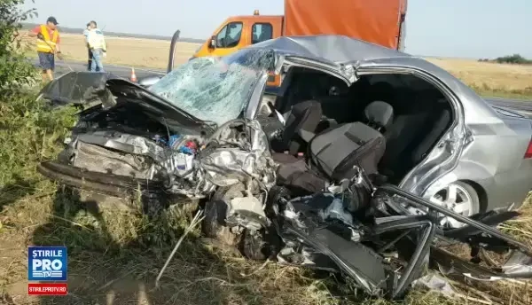 Accident cu cinci mașini pe DN 2, lângă București. Doi oameni au murit