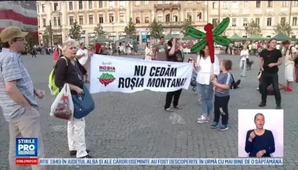 Proteste în Piaţa Victoriei faţă de retragerea Roşiei Montane de pe lista UNESCO