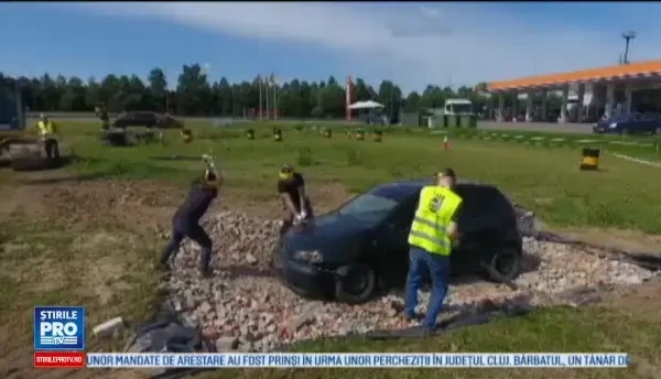 Oamenii care plătesc sume importante ca să distrugă obiecte, într-un cadru organizat