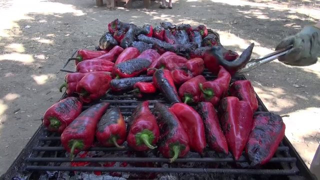 A început sezonul dedicat borcanelor cu zacuscă. Reteta pentru cele mai gustoase preparate