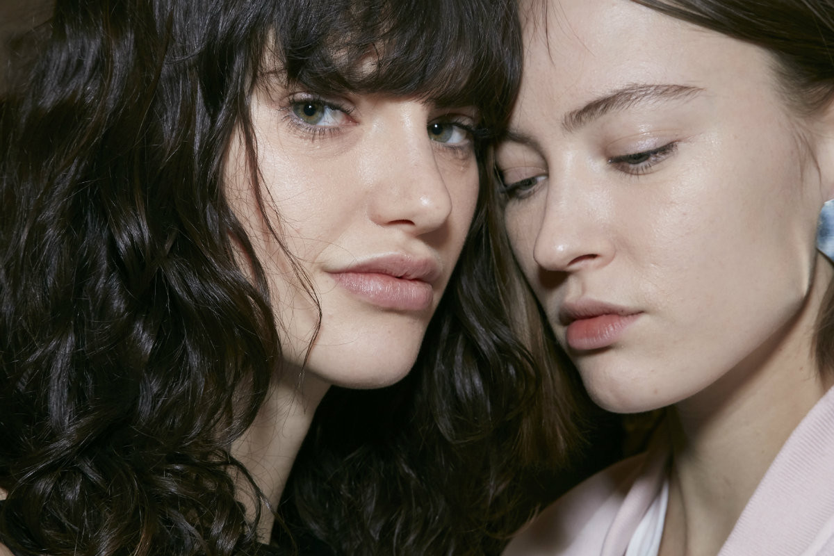 Cum să îți refaci părul după o vară fierbinte