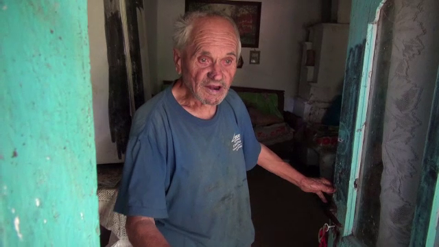 Bătrân, amenințat cu moartea de 3 indivizi care au vrut sa îl jefuiască