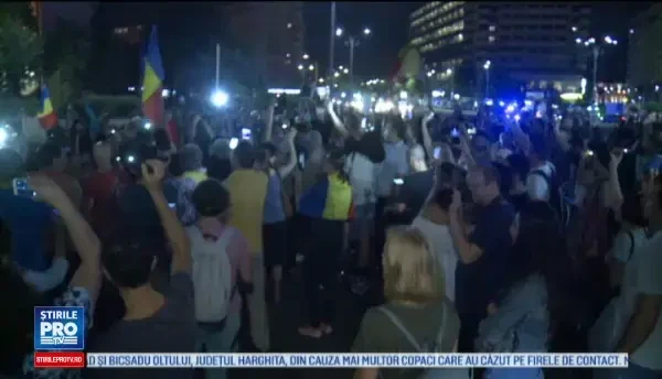 A fost din nou protest în Piaţă Victoriei, din Bucureşti. 200 de oameni, în stradă