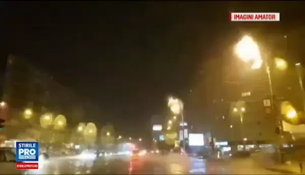 Furtuna s-a dezlantuit in Capitala si in Ilfov. Asfaltul a fost acoperit de apă, iar unele curţi păreau piscine