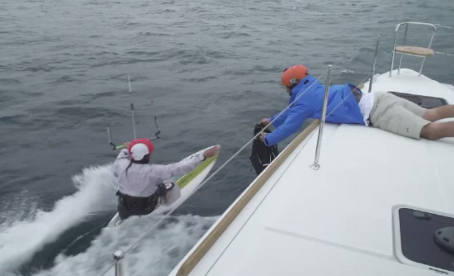 1.500 de km pe plăcile de surf în Oceanul Atlantic. Aventura în care vor porni 2 surferi