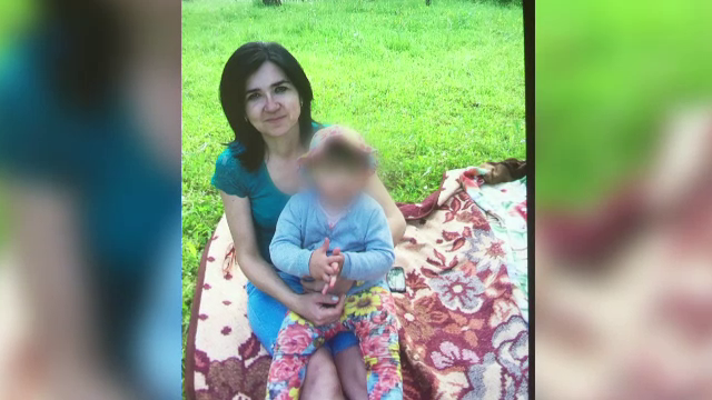 Mamă a trei copii, ucisă de soț. De frica lui, femeia mergea pe stradă însoțită de tată
