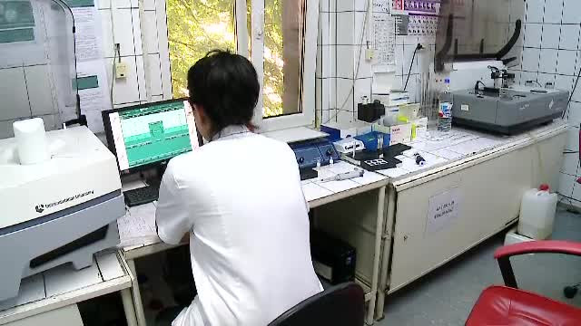 Părinții sunt păcăliți de unitățile de învățământ să facă teste medicale copiilor