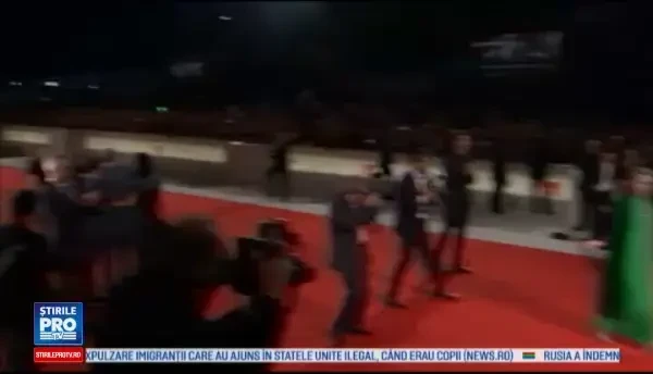 Festivalul de film de la Veneţia: reacţia actriţei Frances McDormand în faţă fotoreporterilor