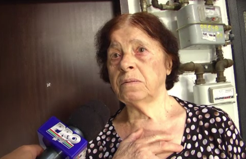 A rămas fără bijuteriile de aur după ce o străină a abordat-o pe stradă. Cum a fost posibil