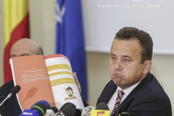 Premieră în învățământul românesc. Ce prevede legea manualului școlar