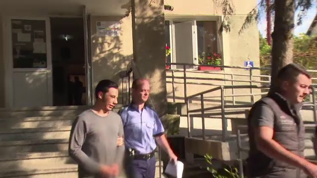 Tânăr, arestat după ce a atacat o vânzătoare și a furat doua brățări de aur