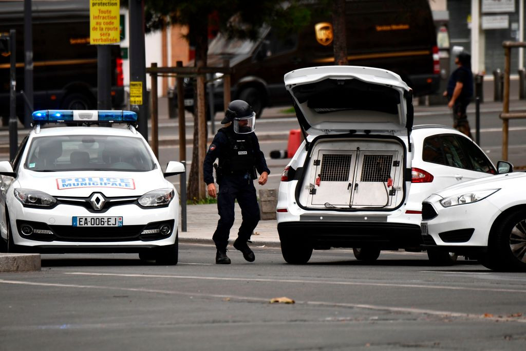 "Fabrică" de materiale pentru atentate, descoperită în sudul Parisului