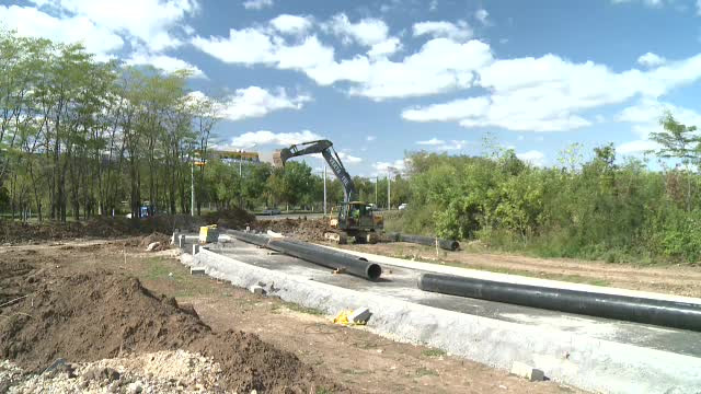 "Autostrada urbană" e aproape gata. Şoferii se vor bloca la capătul ei, la un semafor