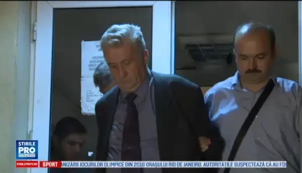 Trei bărbați și trei femei, arestați după ce s-au dat drept inspectori OPC și cereau mită