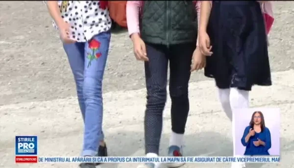 Părinții sunt păcăliți de unitățile de învățământ să facă teste medicale copiilor