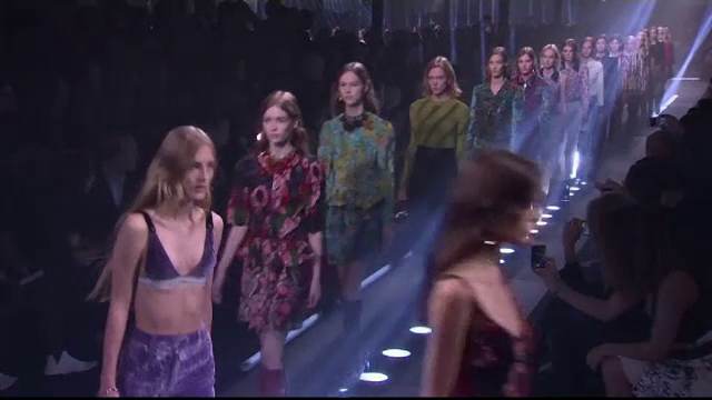 Patru mari case de modă renunță la modele foarte slabe. Condiții impuse la urcarea pe podium